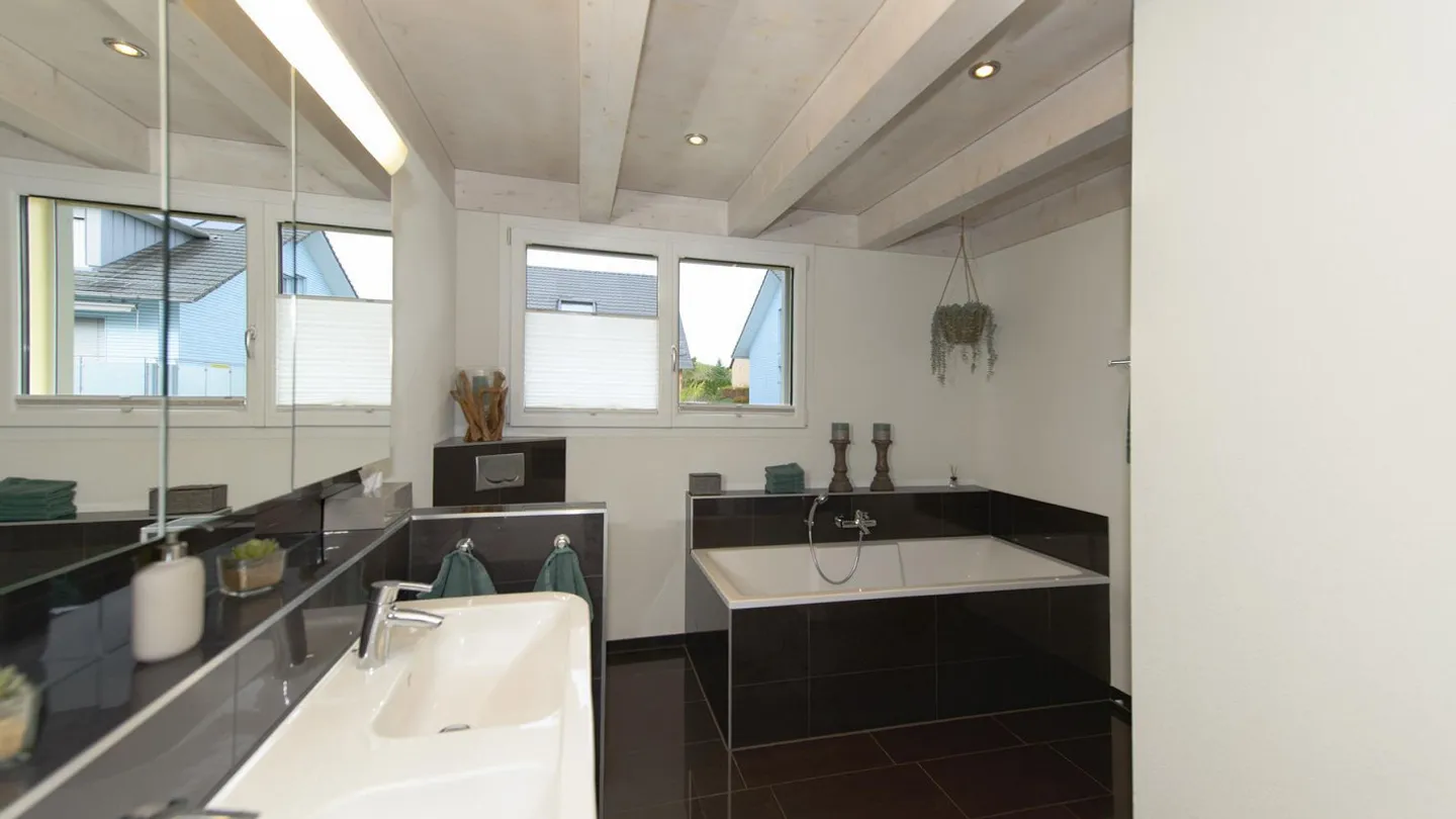 Einmaliges 6 ½-Zimmer-Doppelhaus mit vielen Extras - Photo 7 of 12