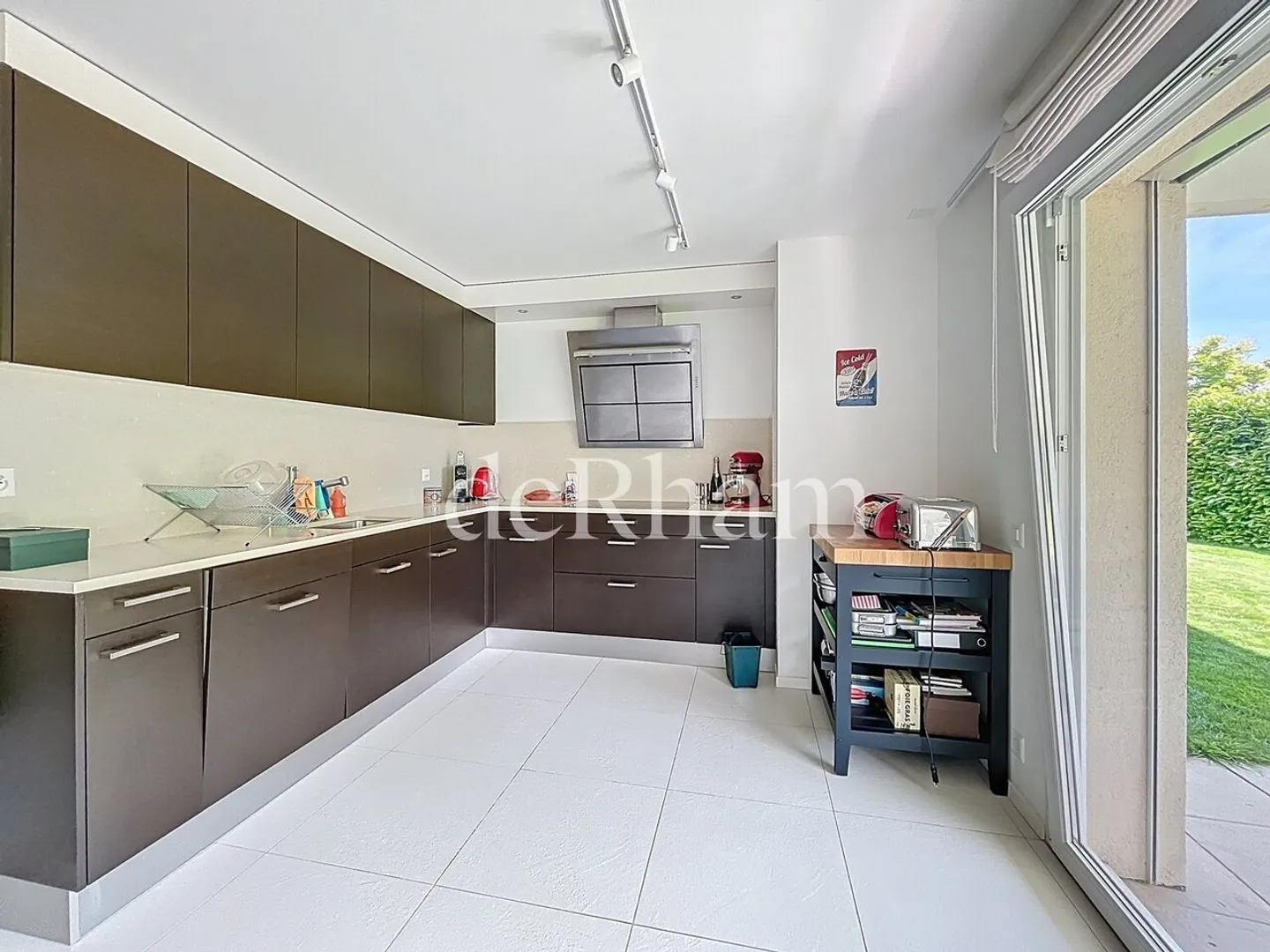 Spazioso appartamento di 5.5 locali con terrazzo e giardino privato - Foto 2 di 10