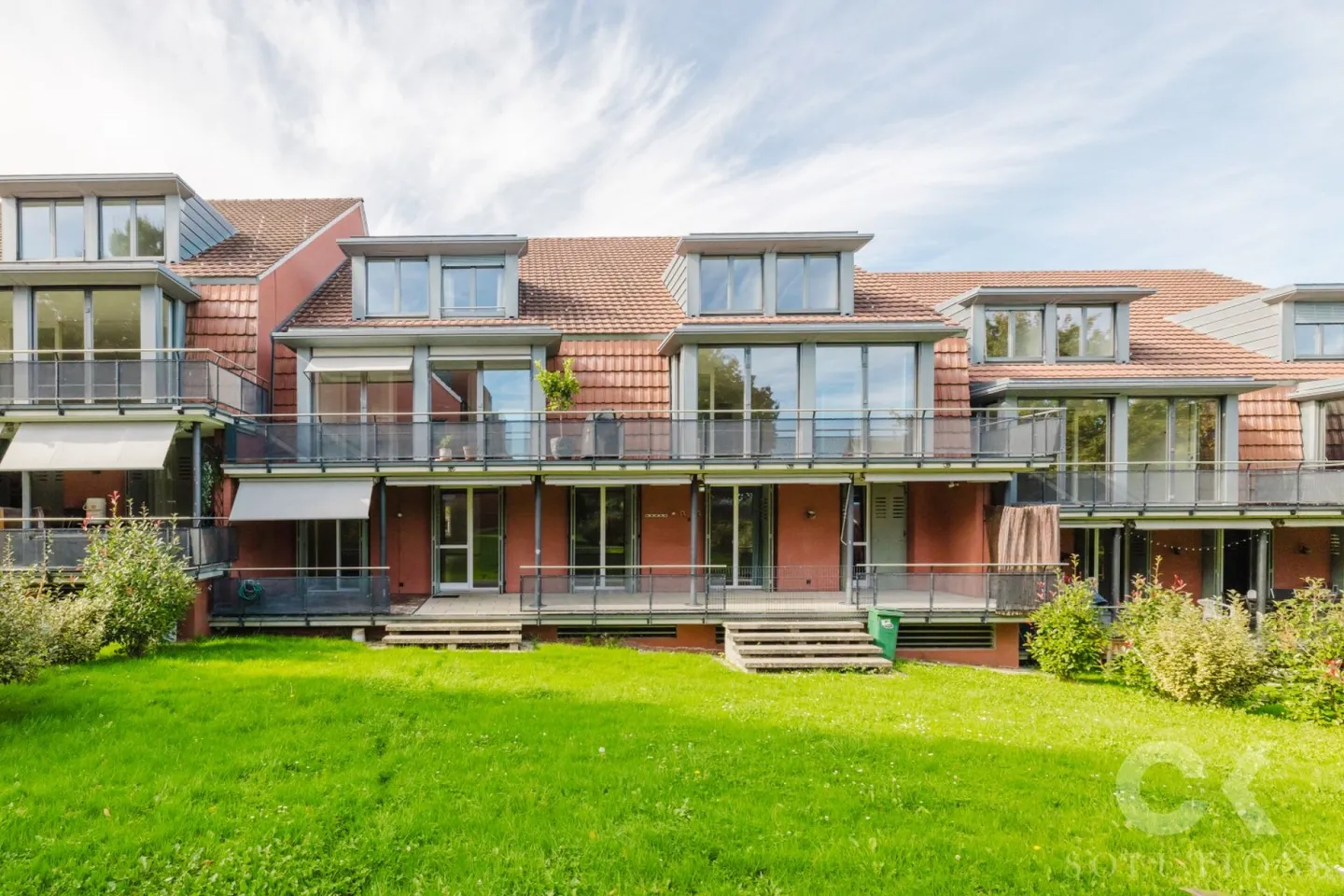 Ampio appartamento con giardino di 5 stanze a Oberwil - Vivere con stile, spazio e natura - Foto 1 di 14