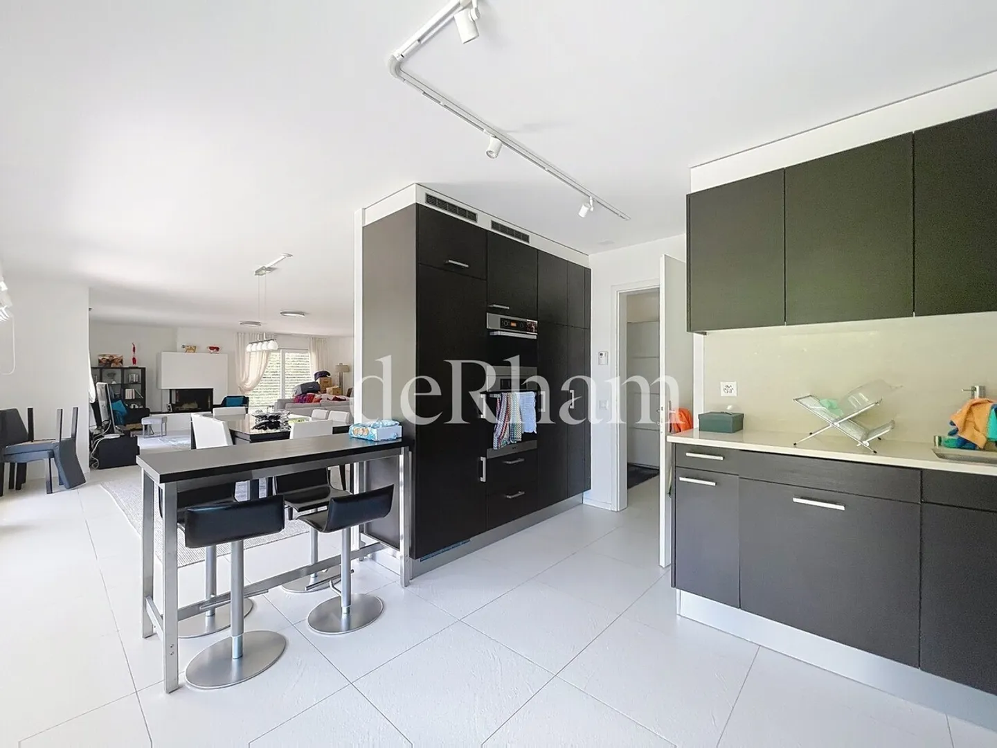 Spazioso appartamento di 5.5 locali con terrazzo e giardino privato - Foto 7 di 10