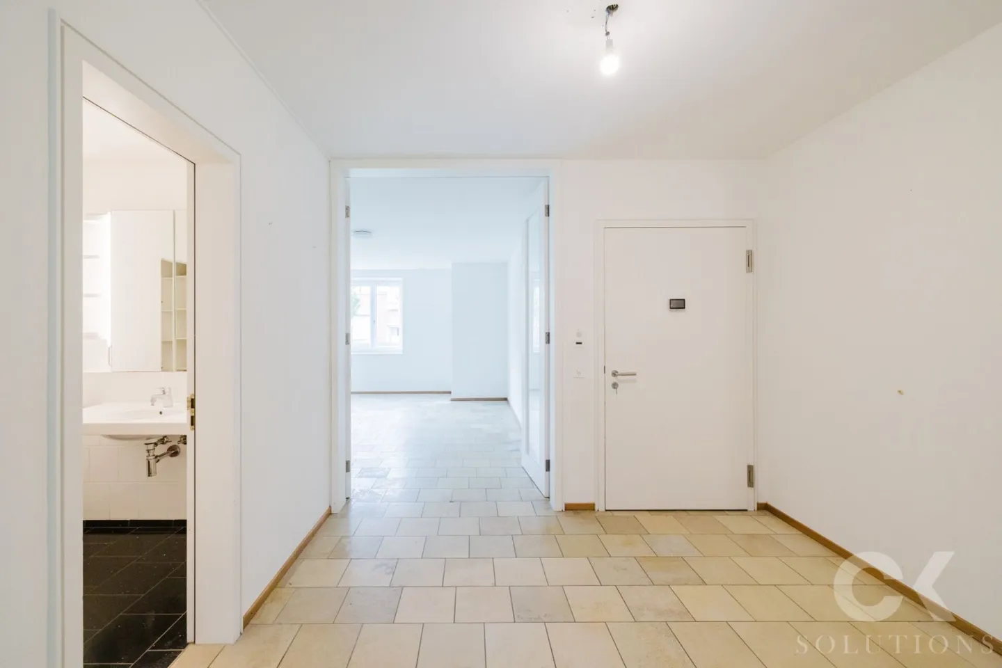 Ampio appartamento con giardino di 5 stanze a Oberwil - Vivere con stile, spazio e natura - Foto 2 di 14