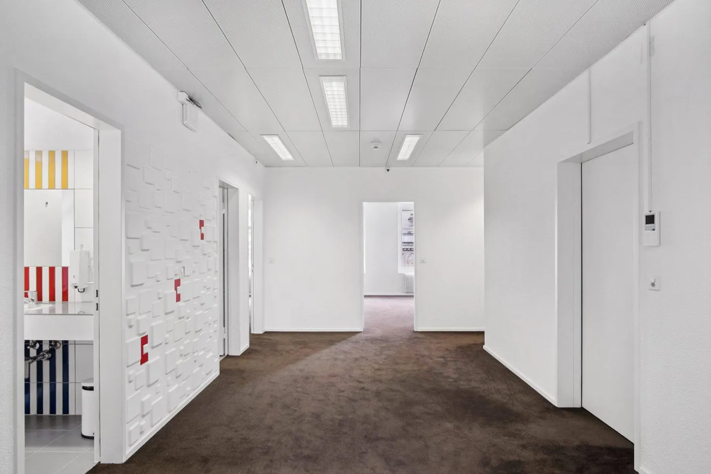 Attractive office spaces in an exclusive location - Photo 6 of 7