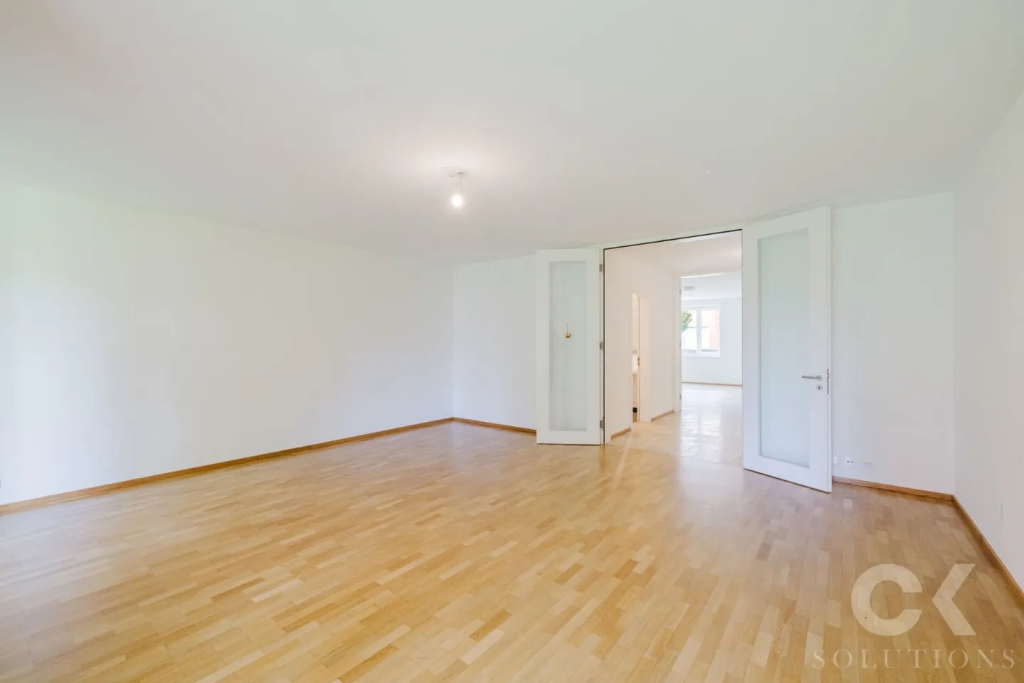 Ampio appartamento con giardino di 5 stanze a Oberwil - Vivere con stile, spazio e natura - Foto 6 di 14