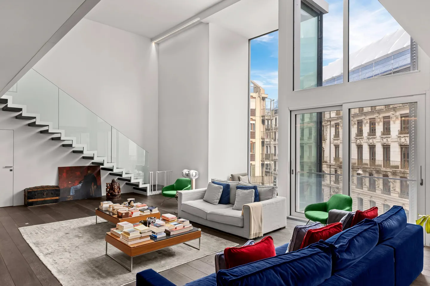 Luxury Apartment with Concierge - Photo 1 of 18