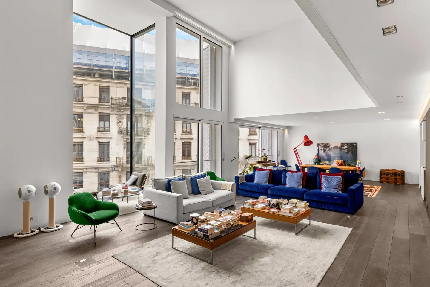 Luxury Apartment with Concierge - Photo 2 of 18