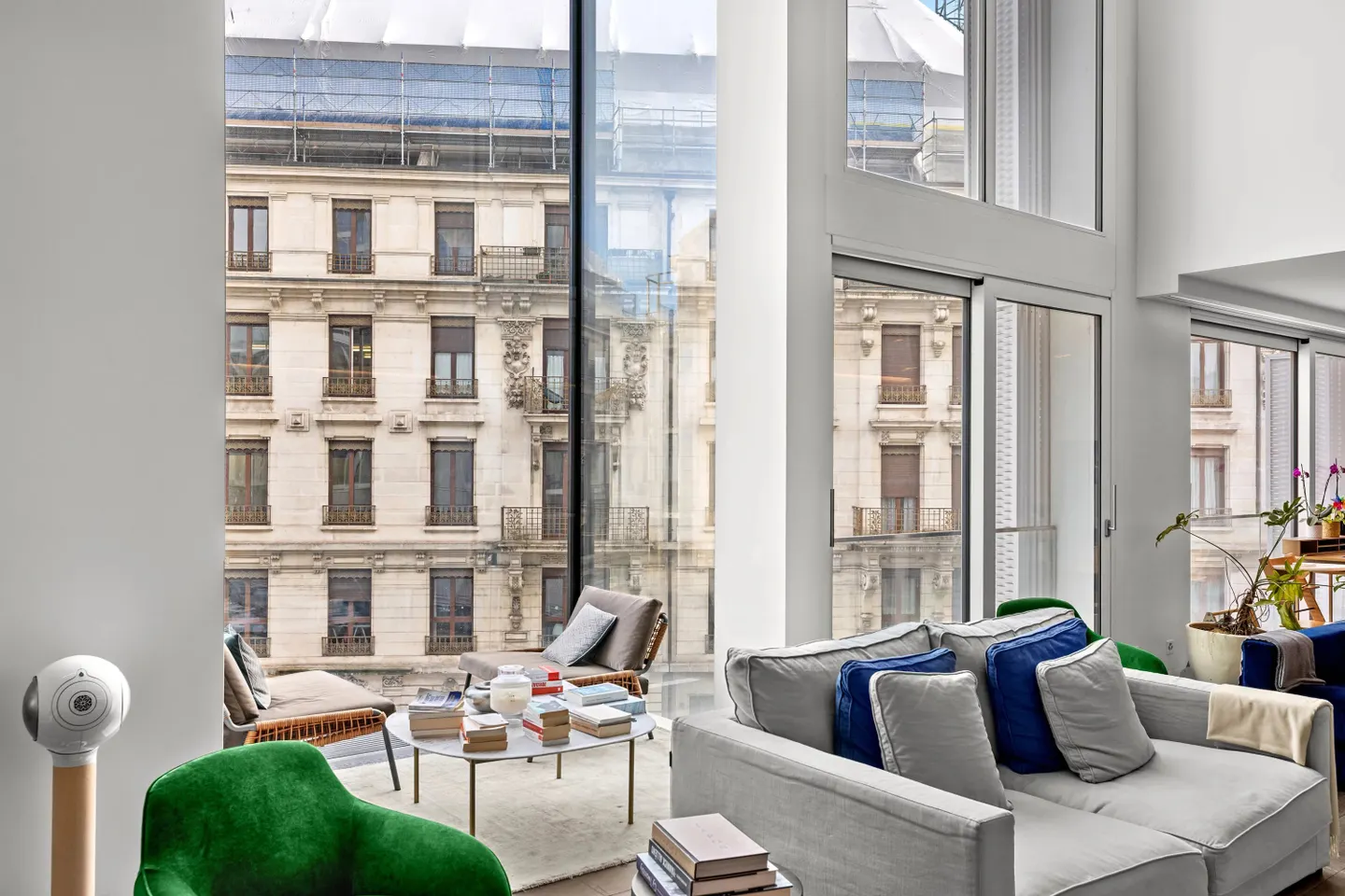 Luxury Apartment with Concierge - Photo 3 of 18