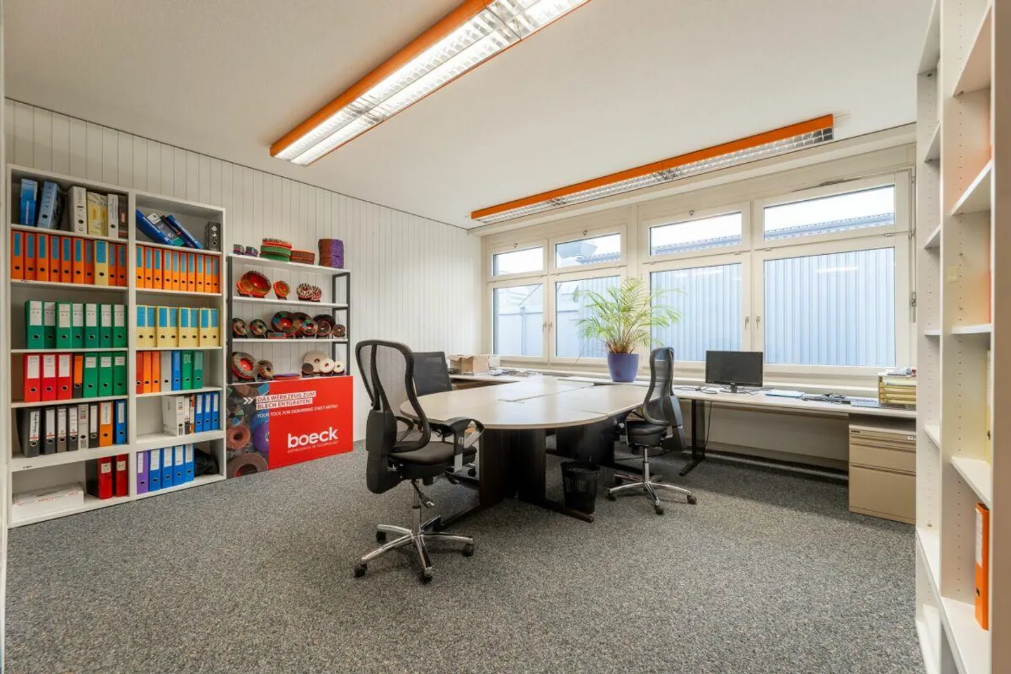 Espaces commerciaux polyvalents - Bureau et espace de stockage - Photo 1 sur 12