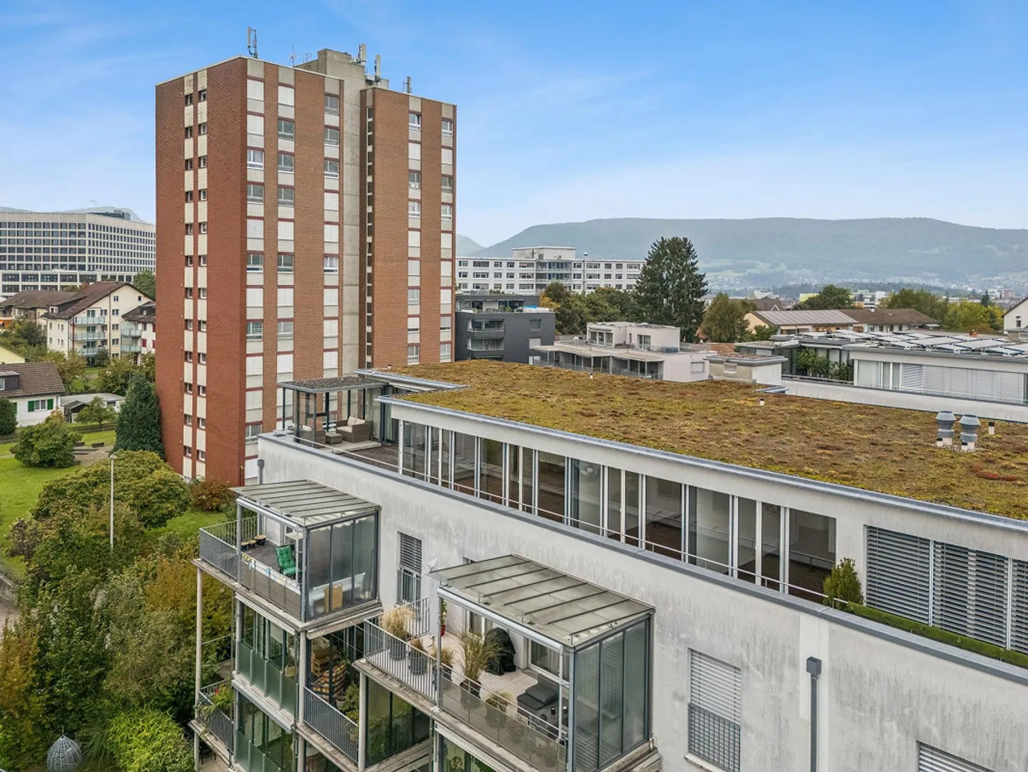 Exclusive penthouse with 5.5 rooms and panoramic view in Hübeliacker Suhr - Photo 11 of 13