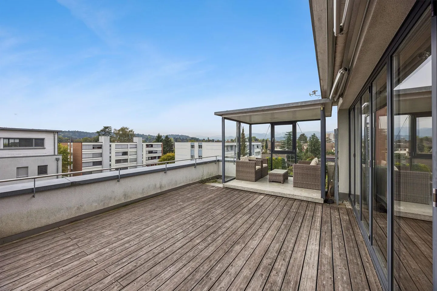 Exclusive penthouse with 5.5 rooms and panoramic view in Hübeliacker Suhr - Photo 12 of 13
