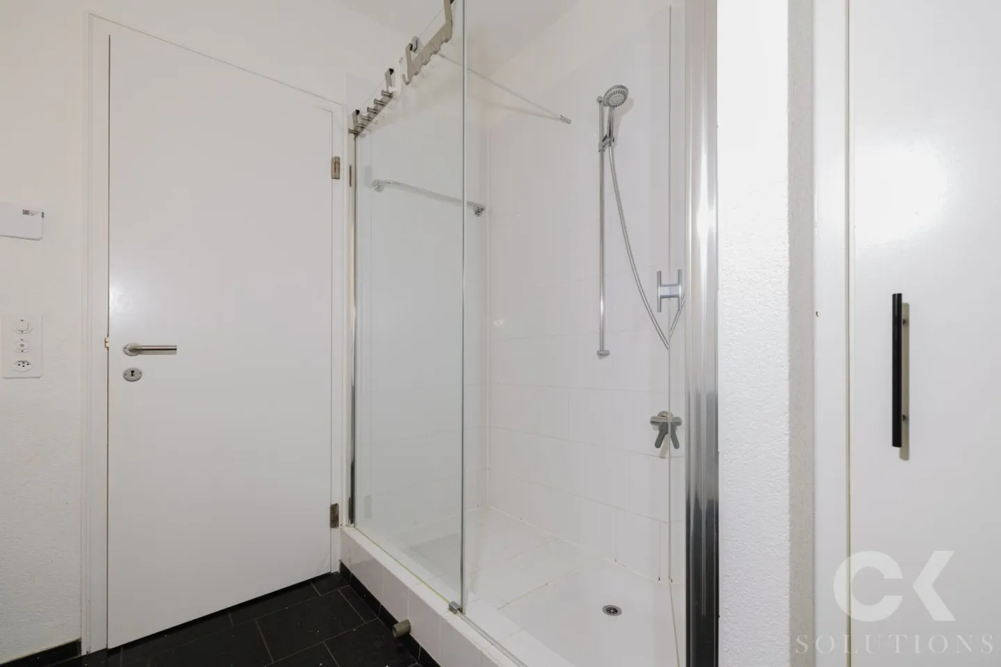 Ampio appartamento con giardino di 5 stanze a Oberwil - Vivere con stile, spazio e natura - Foto 12 di 14