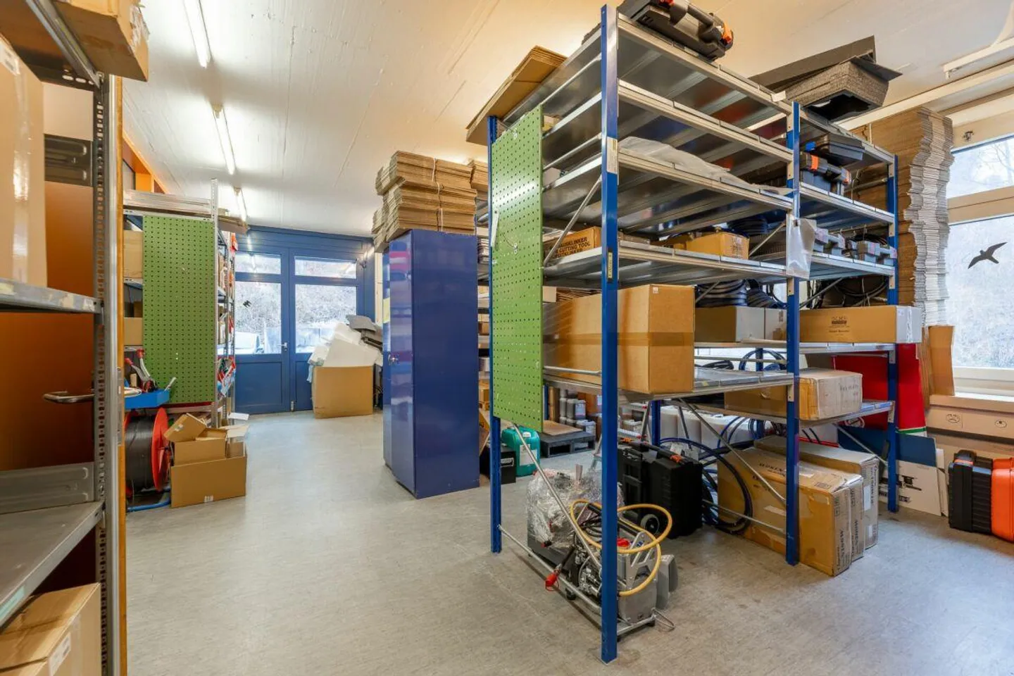 Espaces commerciaux polyvalents - Bureau et espace de stockage - Photo 7 sur 12