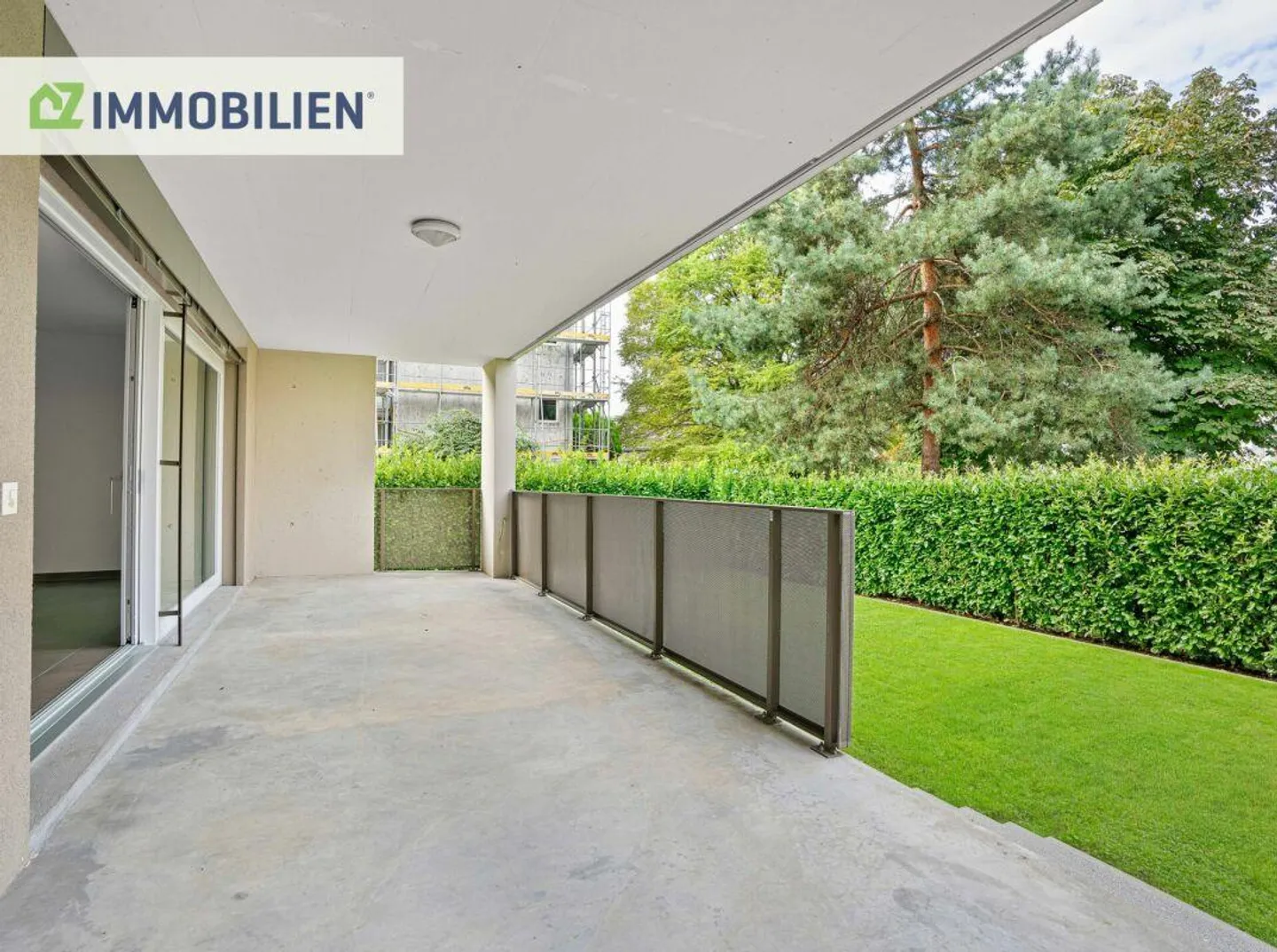 Appartement spacieux et lumineux de 2,5 pièces avec jardin de 145 m2 - Photo 1 sur 12