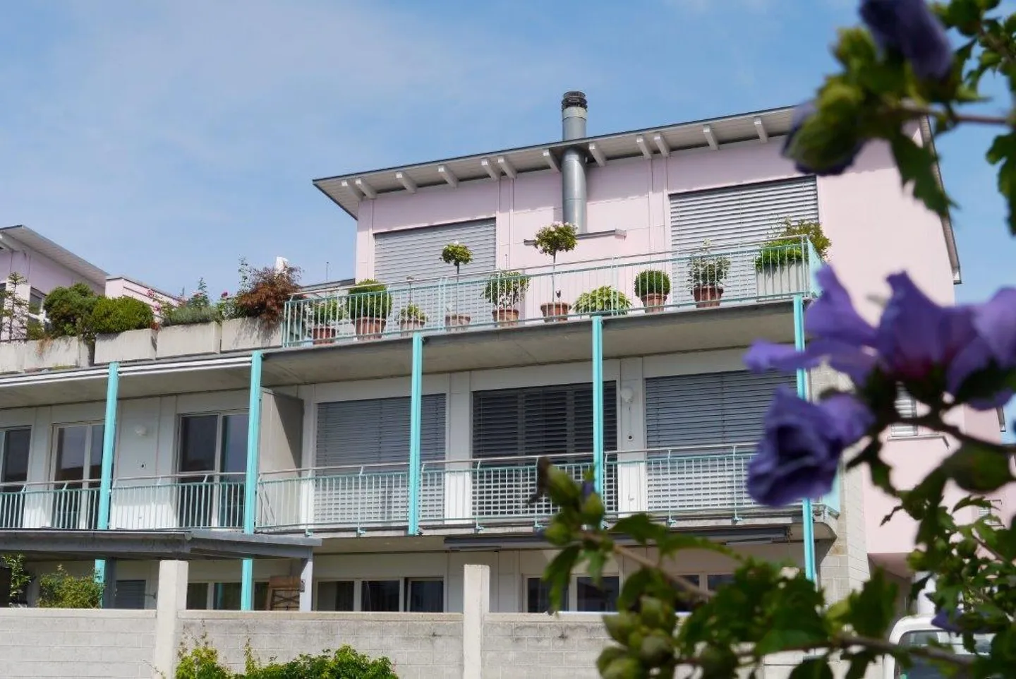 Single- / commuter apartment near train station - Photo 1 of 11