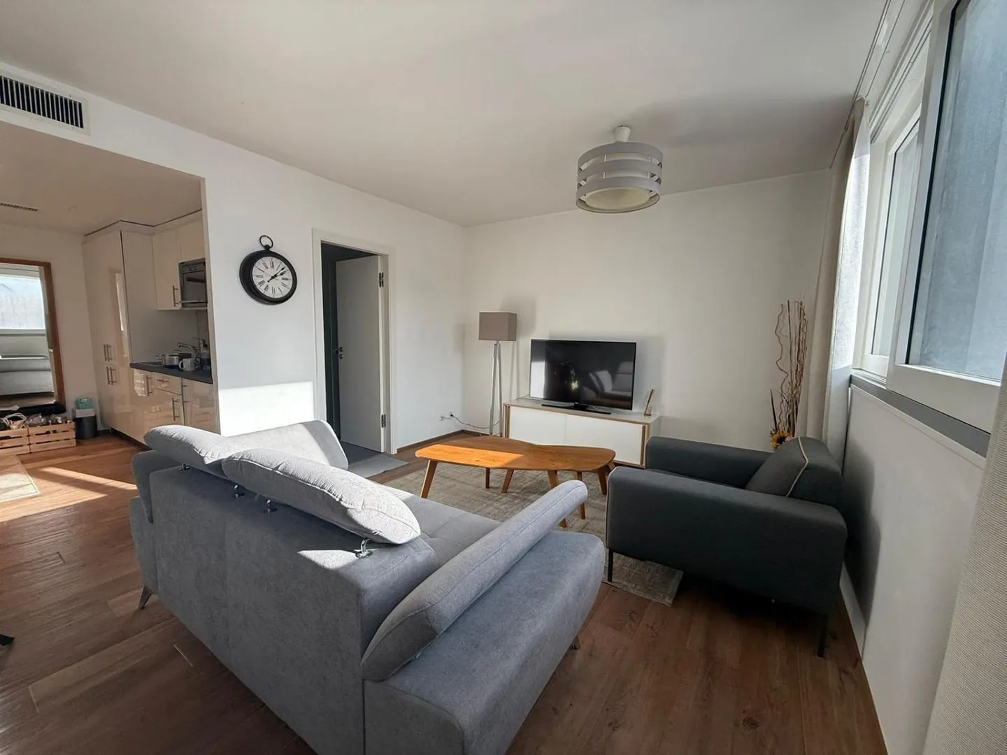 Furnished 2-room apartment - Photo 2 of 3