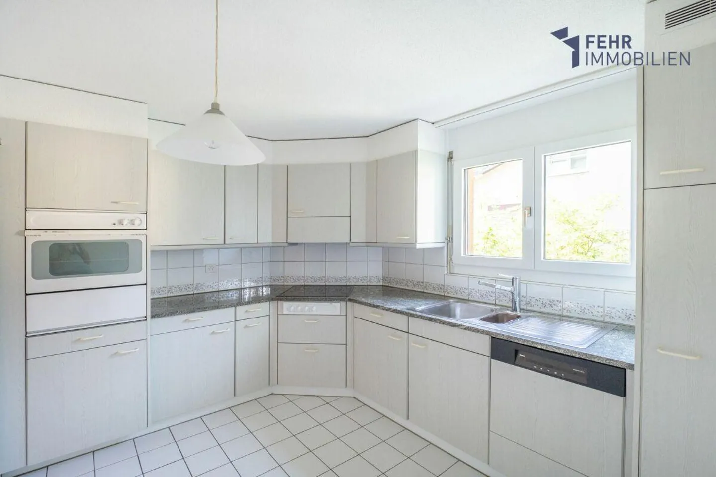 Fehr Immobilier - Appartement 4½ pièces central et bien situé - Photo 5 sur 13
