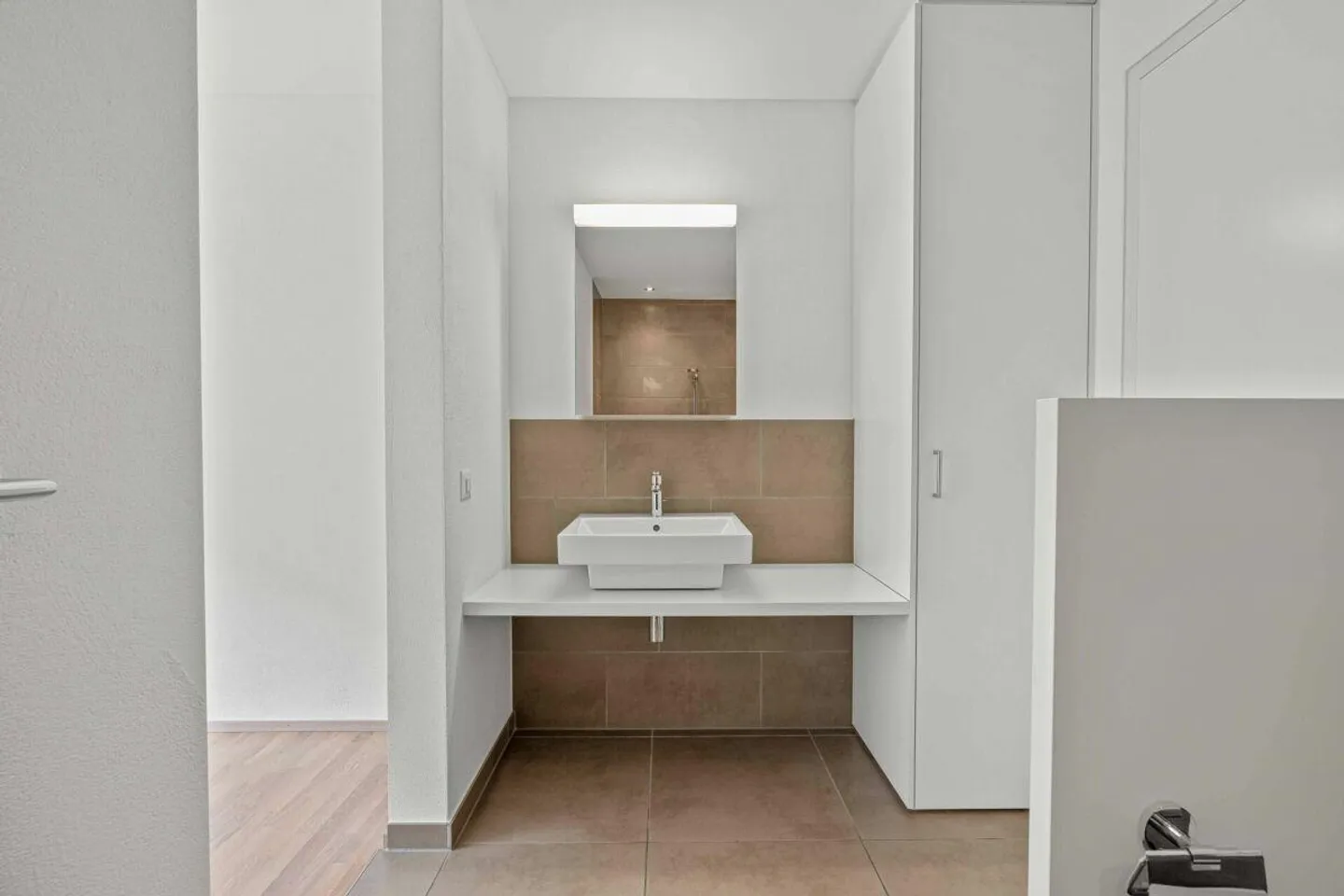 Appartement spacieux et lumineux de 2,5 pièces avec jardin de 145 m2 - Photo 8 sur 12