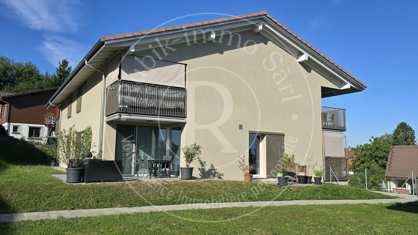 Bell'appartamento di 2,5 stanze con giardino e loggia - Foto 1 di 11