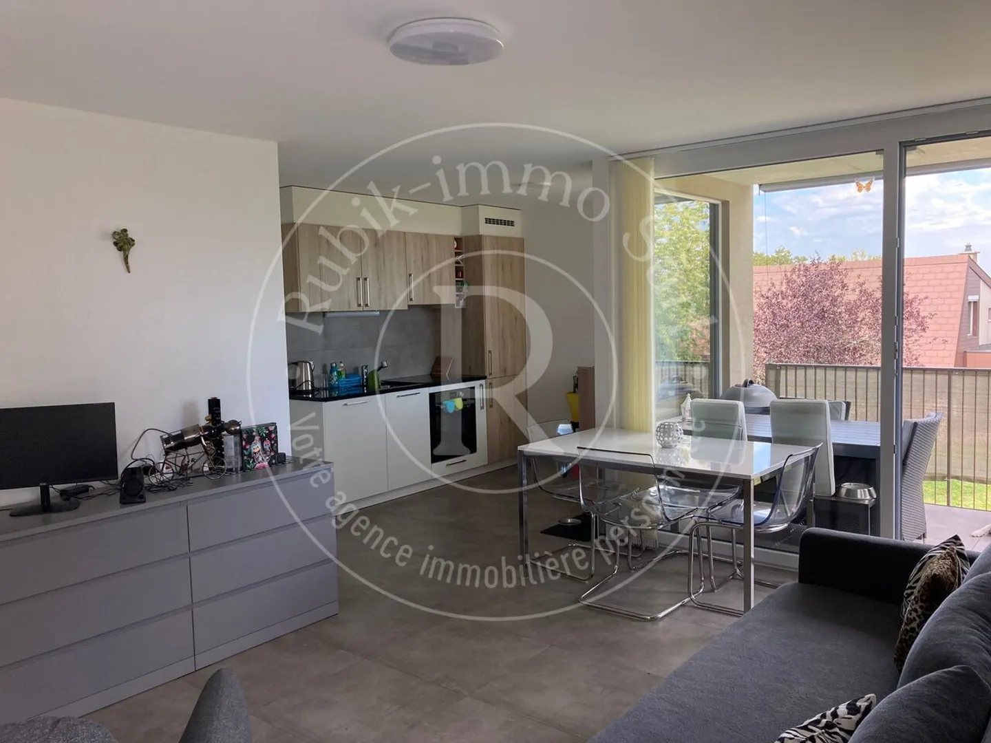 Bell'appartamento di 2,5 stanze con giardino e loggia - Foto 3 di 11