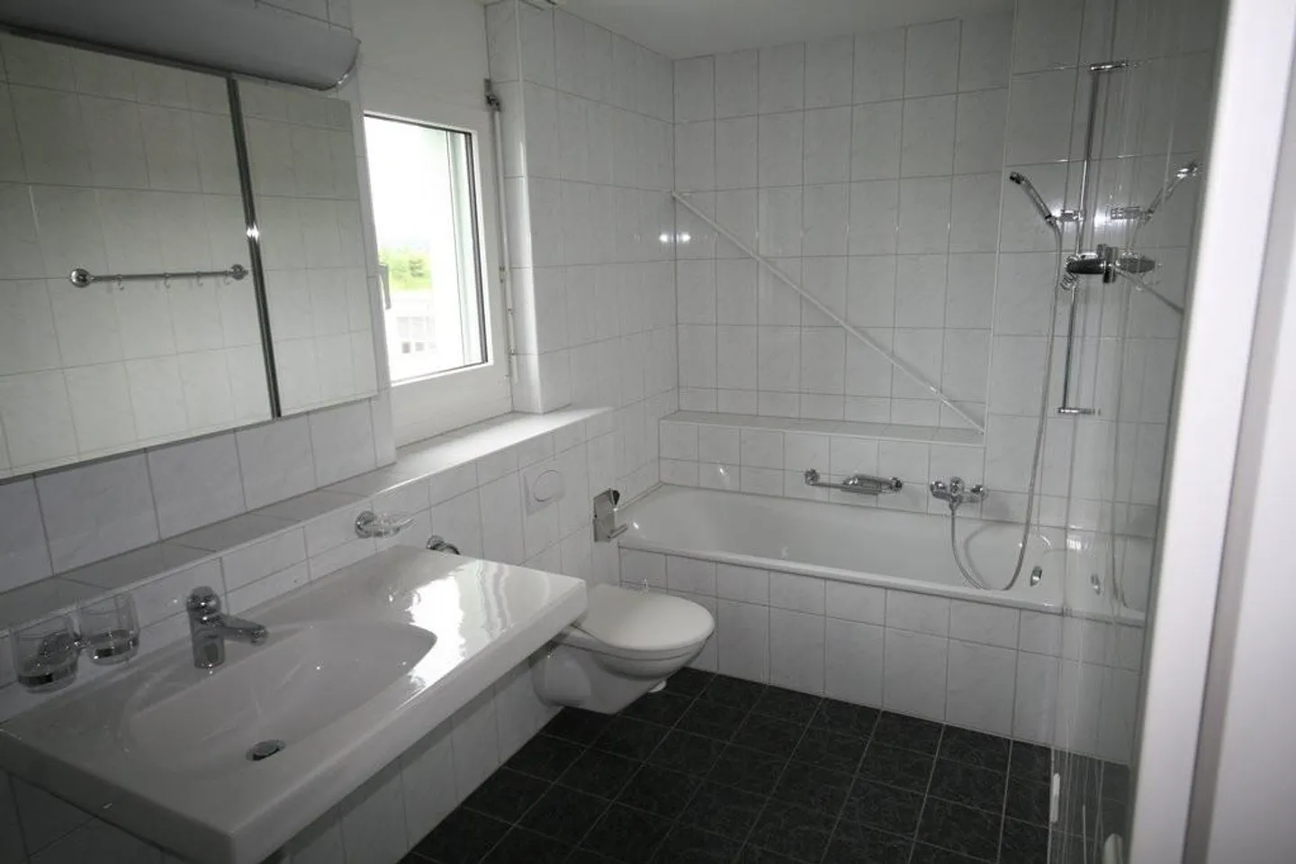 Zona residenziale tranquilla al confine con spazi verdi - Foto 3 di 5