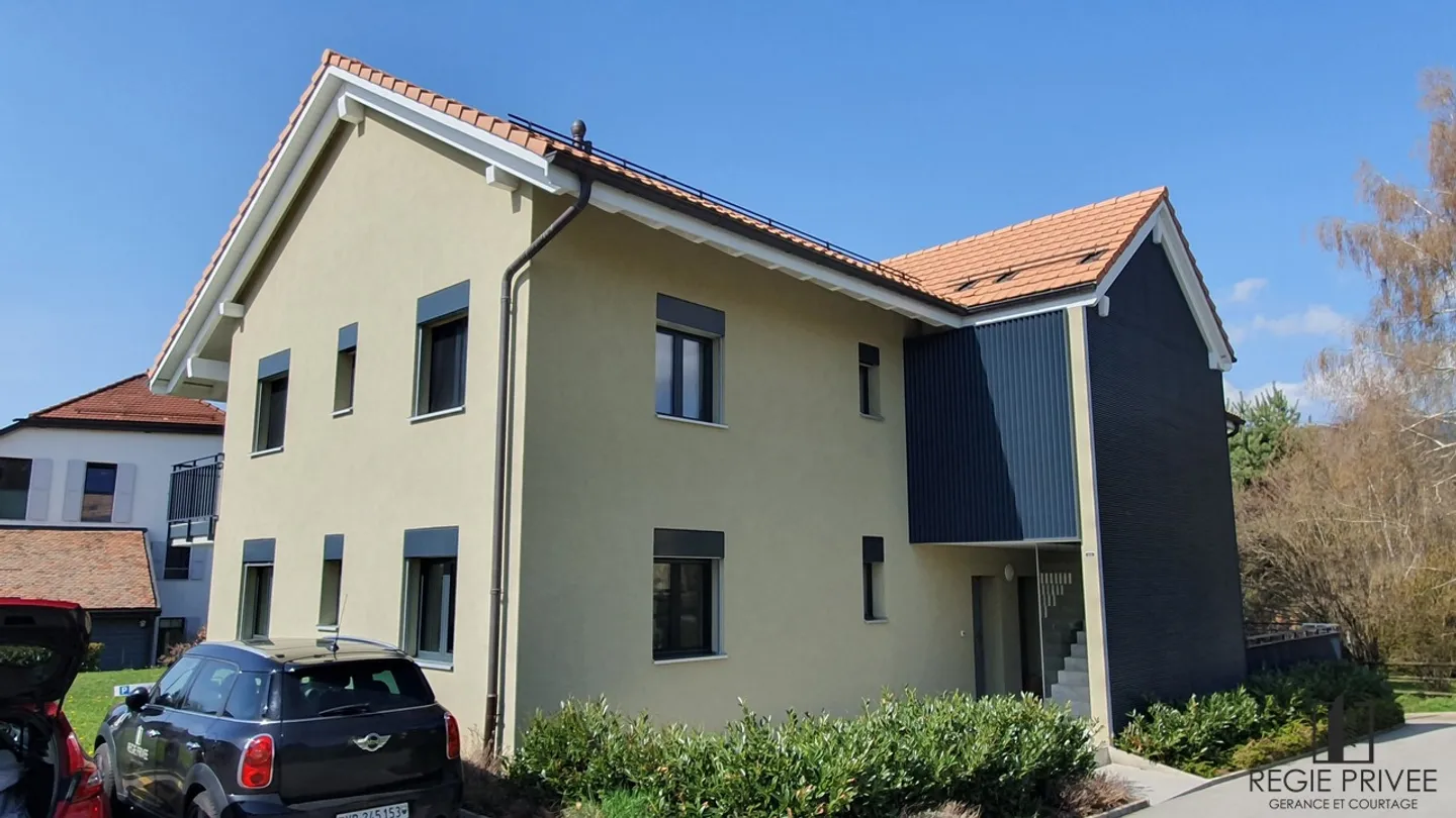 Parking extérieur - Photo 2 sur 2