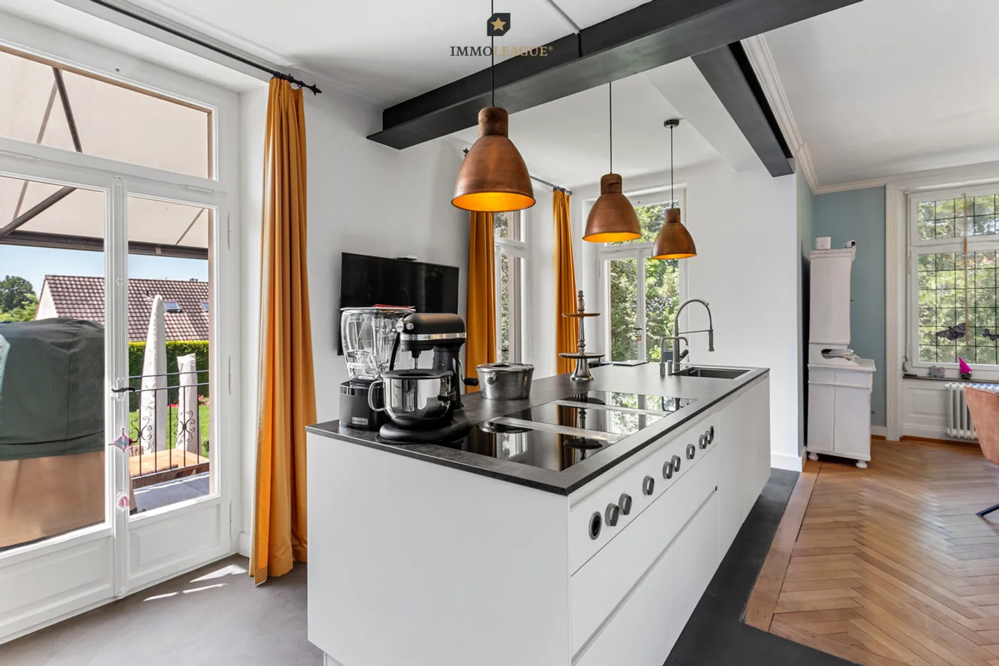 Grande villa urbaine dans un cadre idyllique avec beaucoup de réserve de terrain à bâtir - Photo 4 sur 10