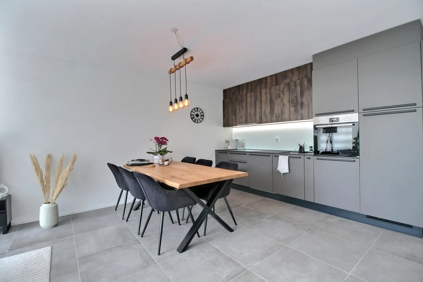 Charming 2.5-room apartment in Corminboeuf - Photo 2 of 7