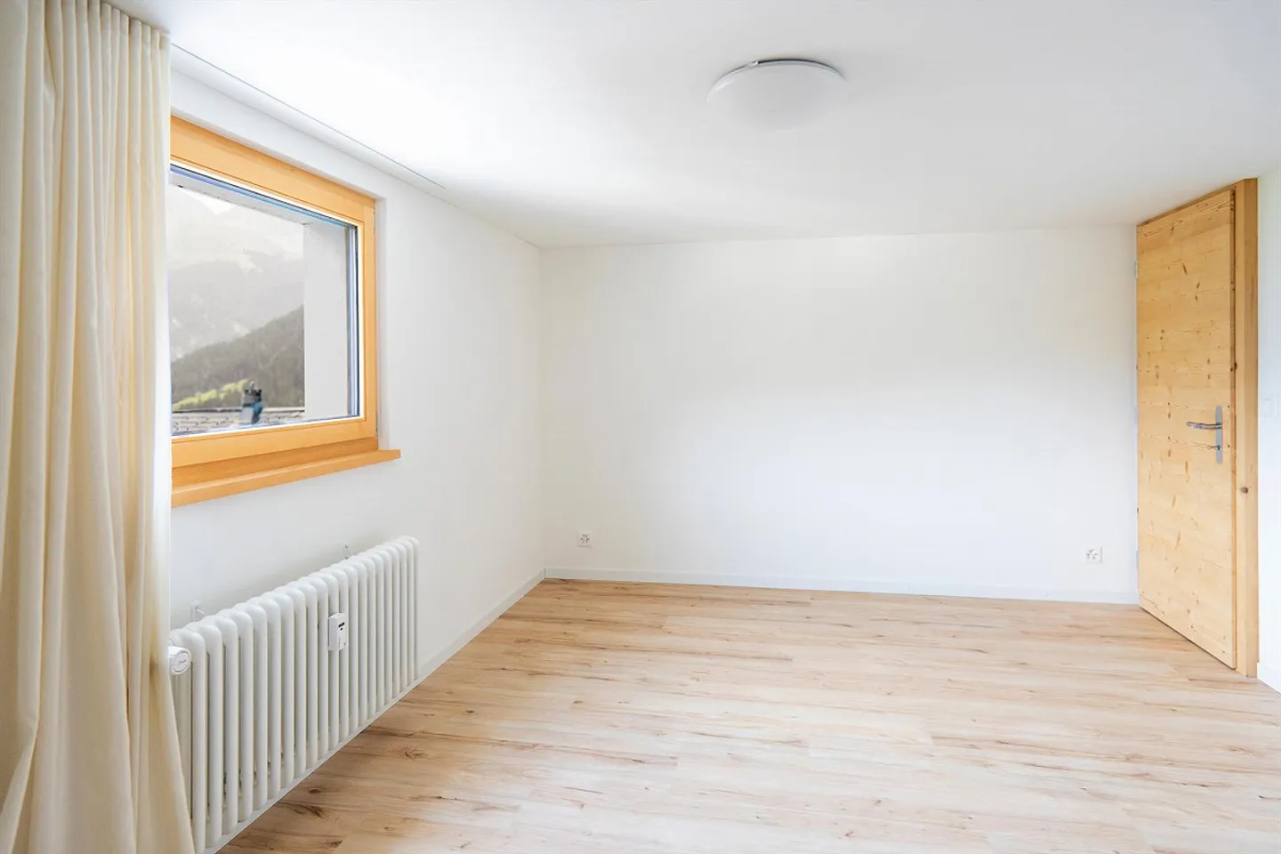 Bright 3.5-Room Apartment - Photo 3 of 13