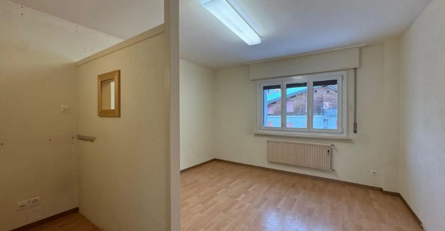Central and Bright 4.5 Room Apartment - Photo 5 of 7