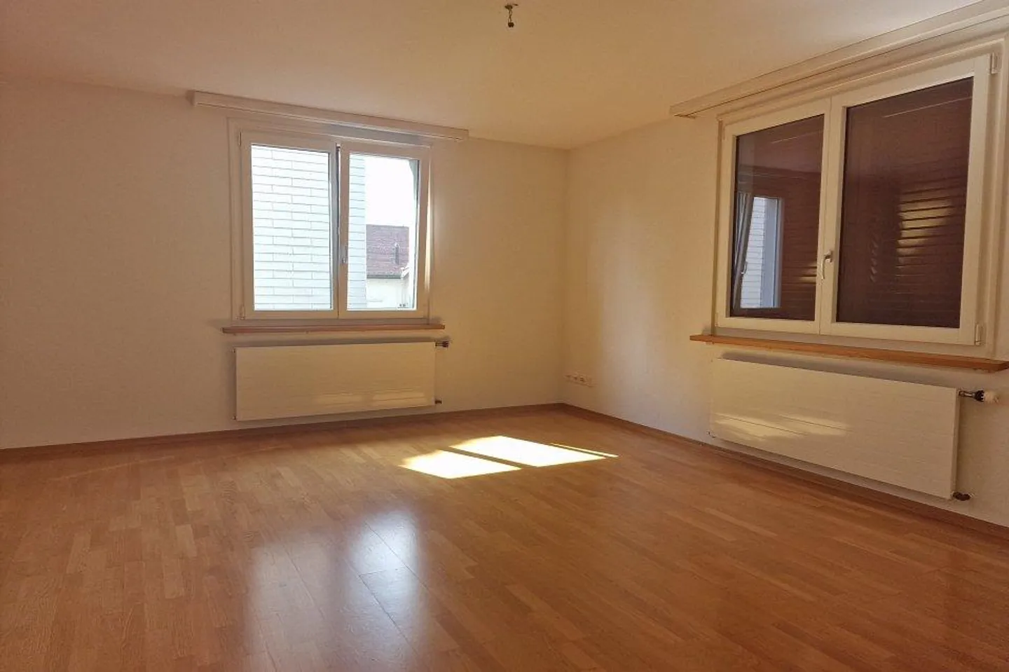 Appartement spacieux de 3½ pièces avec jardin d'hiver et terrasse de 21 m² - Photo 5 sur 6
