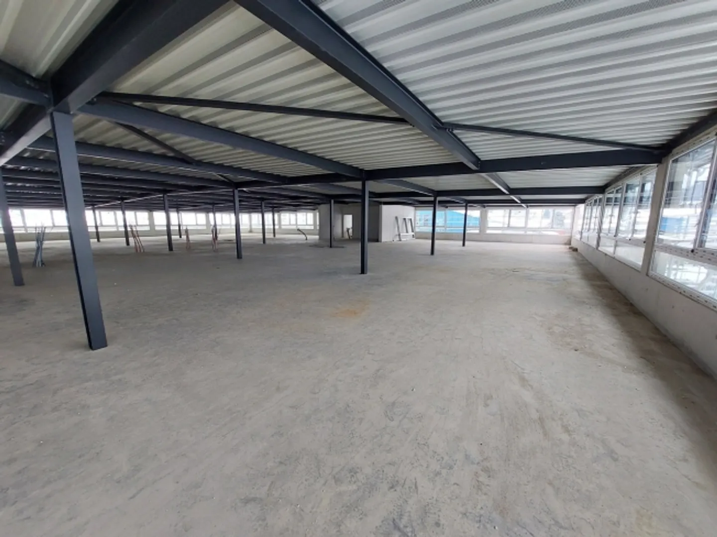 "ZI CHAMPS-LOVATS, New Business Premises" - Photo 4 of 8