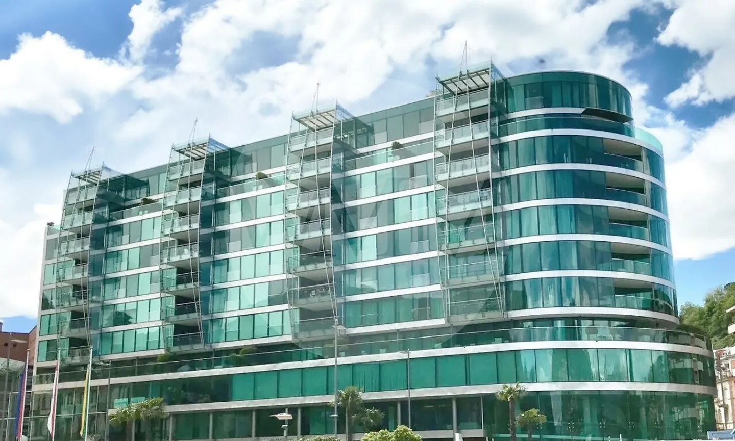 Appartamento di Lusso con Vista Lago - Foto 1 di 2