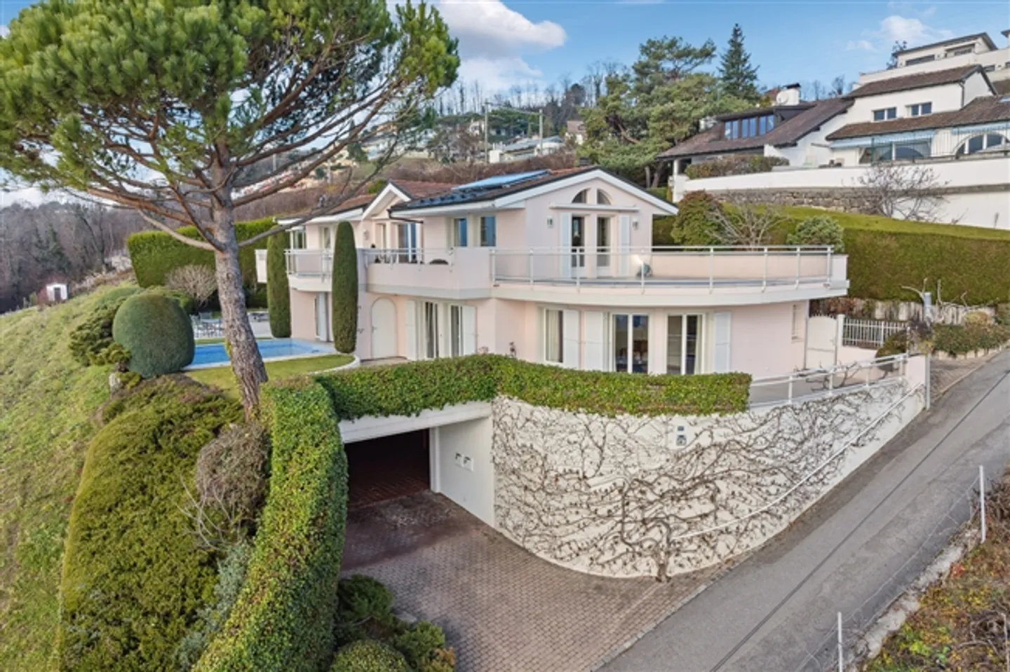 Villa mit Spektakulärem Ausblick - Foto 1 von 10