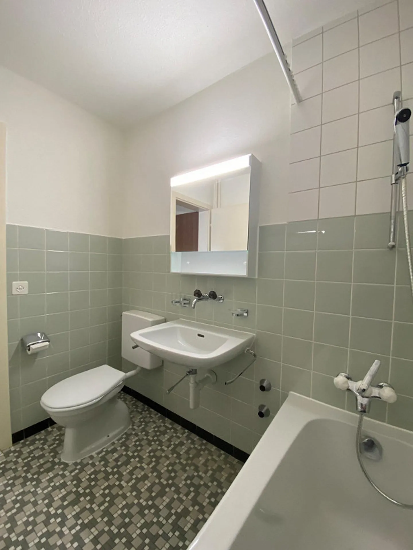 Ottimo appartamento con 2 camere e vista - Foto 3 di 7