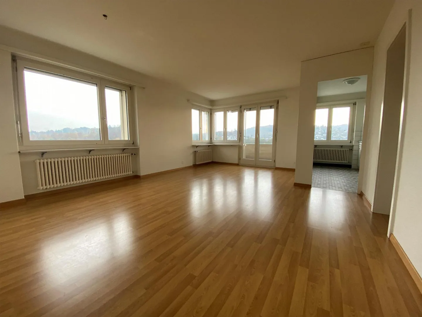 Ottimo appartamento con 2 camere e vista - Foto 4 di 7