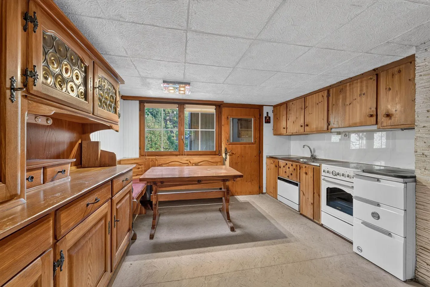 Charming Strickbau Single Family Home with Conservatory in Prättigau - Photo 4 of 13