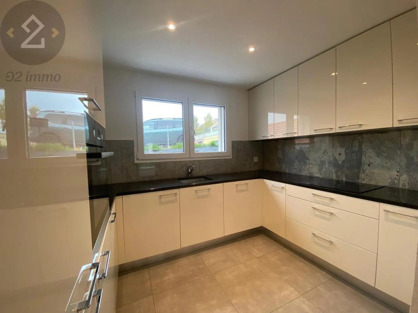 Disponible de suite : villa 5,5 pièces à 5 min de Romont - Photo 4 sur 11