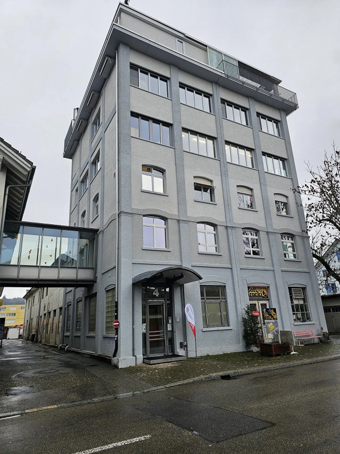 Commercial space in a good location - Photo 1 of 7