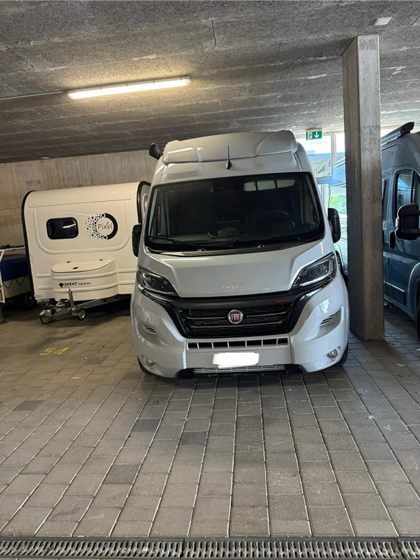 Places de parking couvertes et ouvertes - Photo 5 sur 7