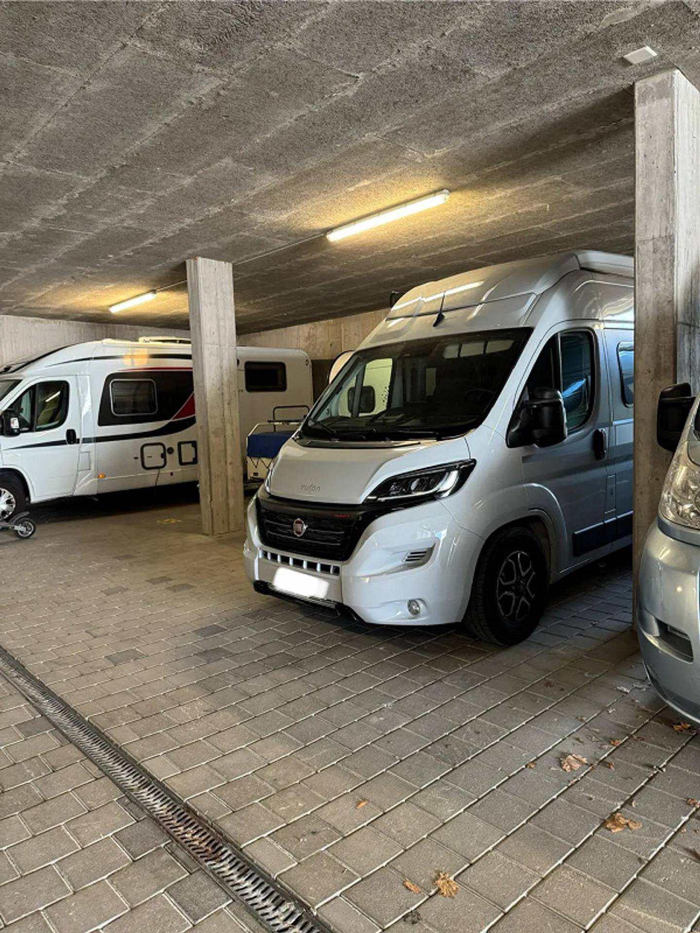 Places de parking couvertes et ouvertes - Photo 6 sur 7