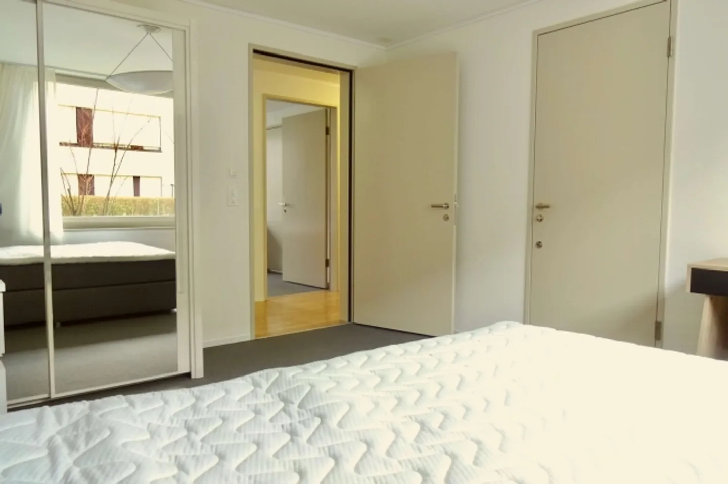 Chambre individuelle dans un appartement partagé dans un beau quartier - Photo 2 sur 10