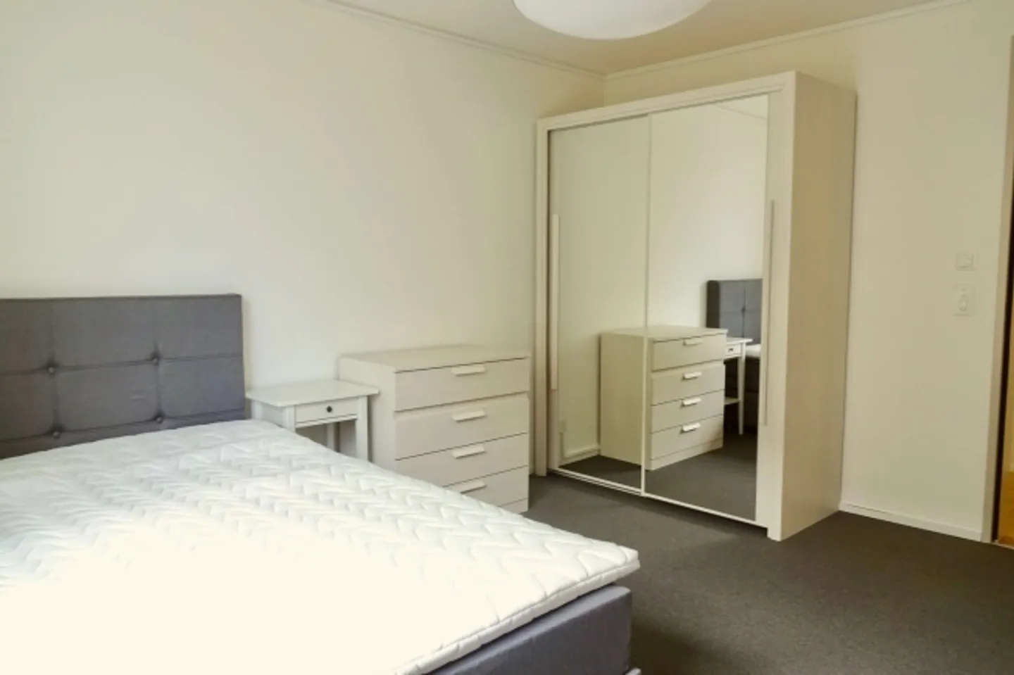 Chambre individuelle dans un appartement partagé dans un beau quartier - Photo 3 sur 10