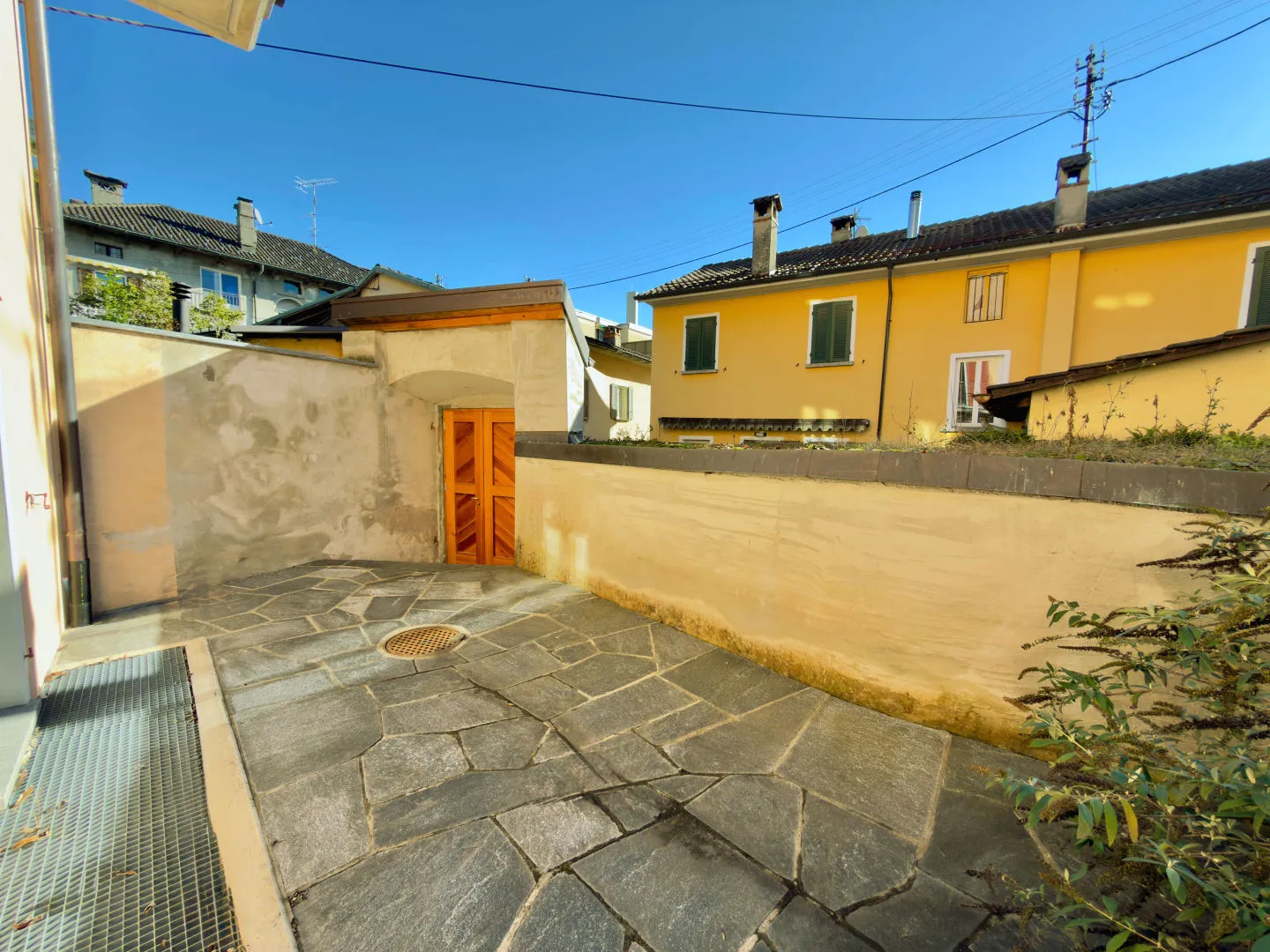 Casa Gatti : Appartement rénové de 3,5 pièces au rez-de-chaussée | Résidence Gatti : Appartement rénové de 3,5 pièces au rez-de-chaussée - Photo 9 sur 10