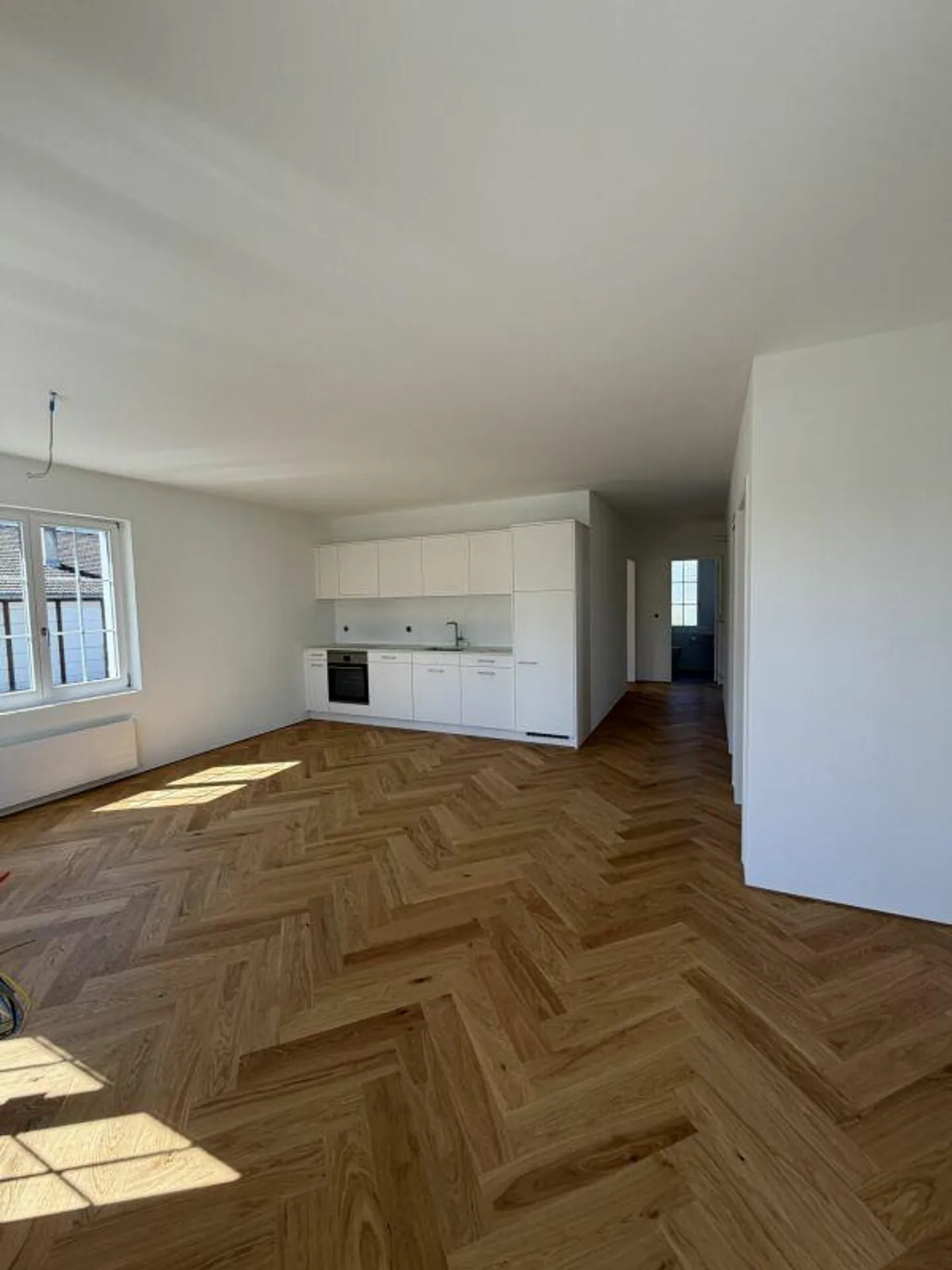 Appartement de villa 4.5 pièces récemment rénové avec jardin - Photo 2 sur 7