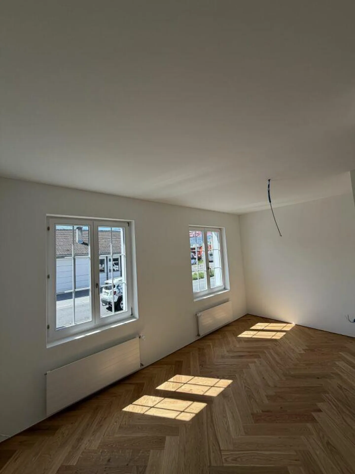 Appartement de villa 4.5 pièces récemment rénové avec jardin - Photo 3 sur 7