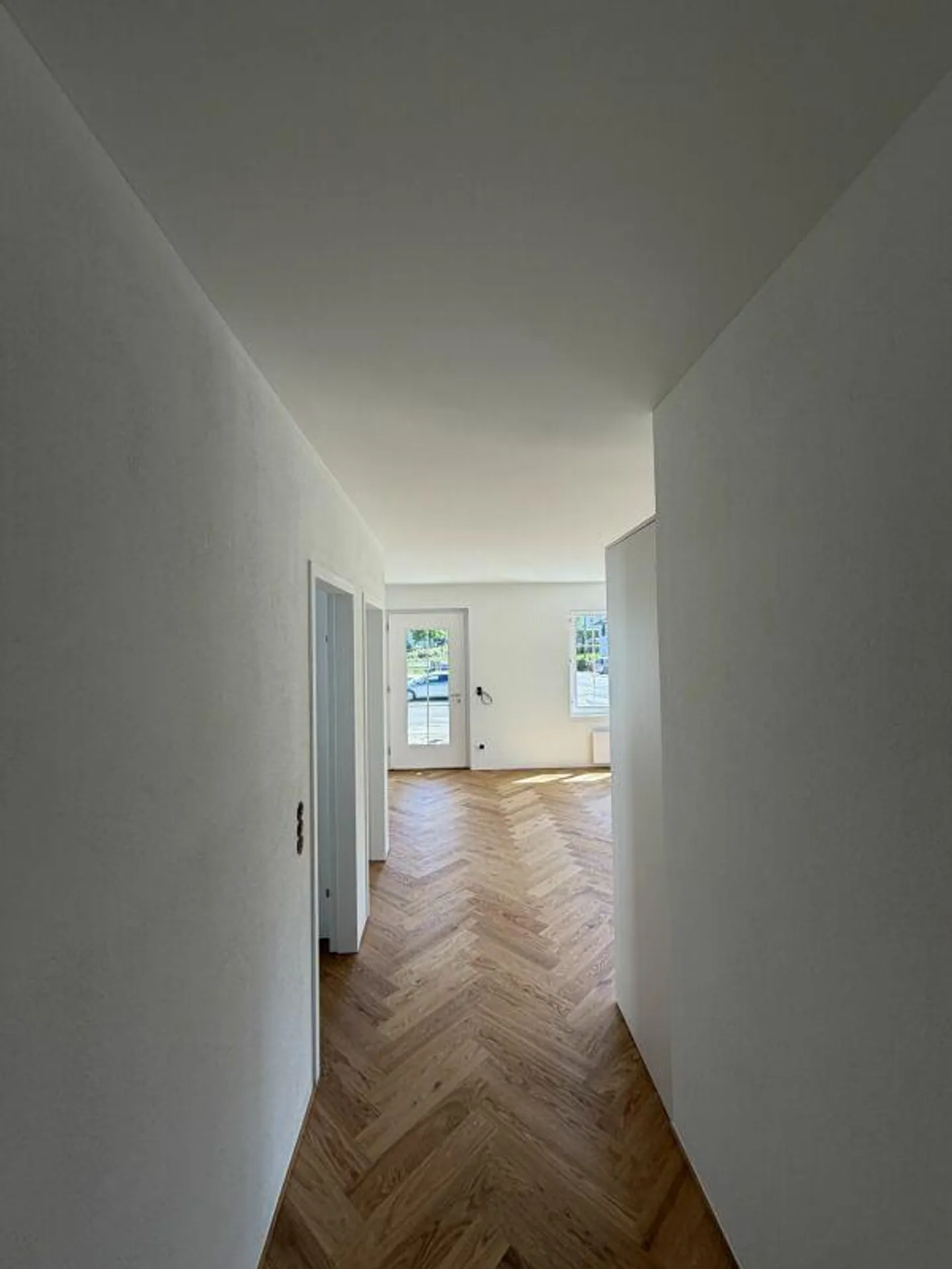 Appartement de villa 4.5 pièces récemment rénové avec jardin - Photo 4 sur 7