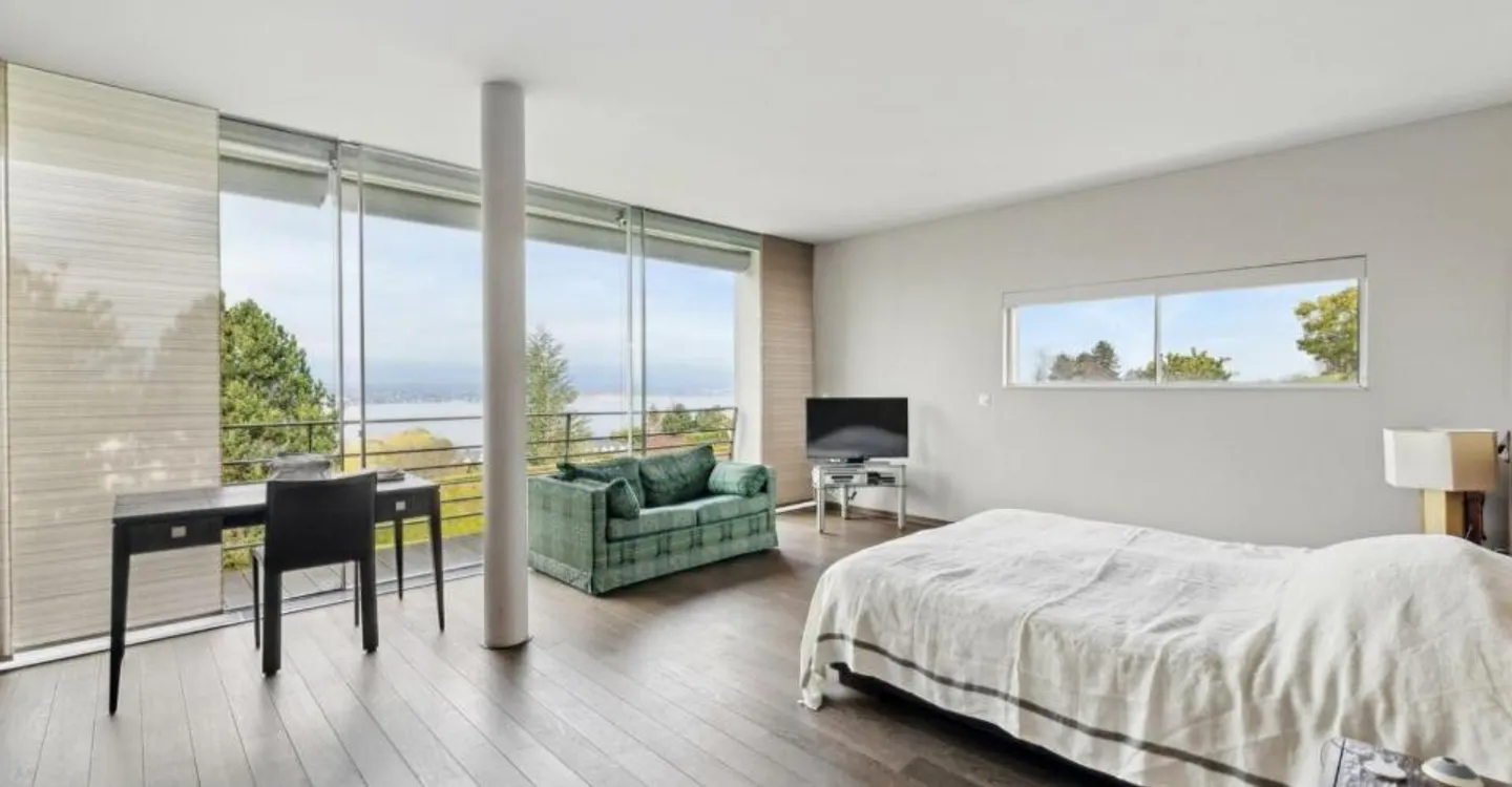 Contemporary villa with lake view - Photo 8 of 10