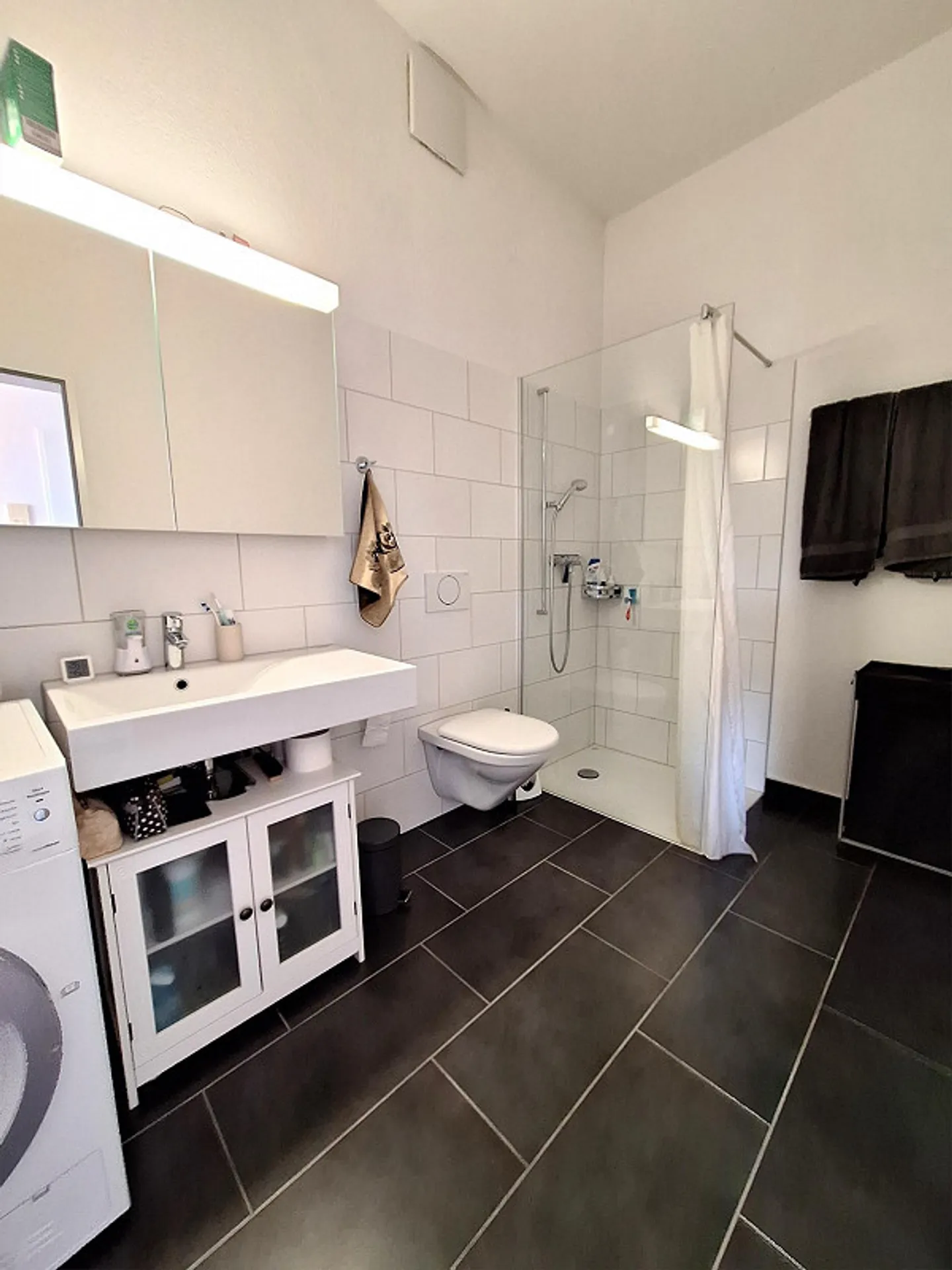 Exklusive und neu renovierte Wohnung mit Weitsicht - Foto 5 von 6