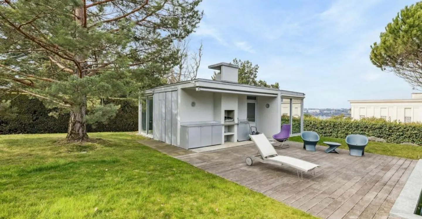 Contemporary villa with lake view - Photo 10 of 10
