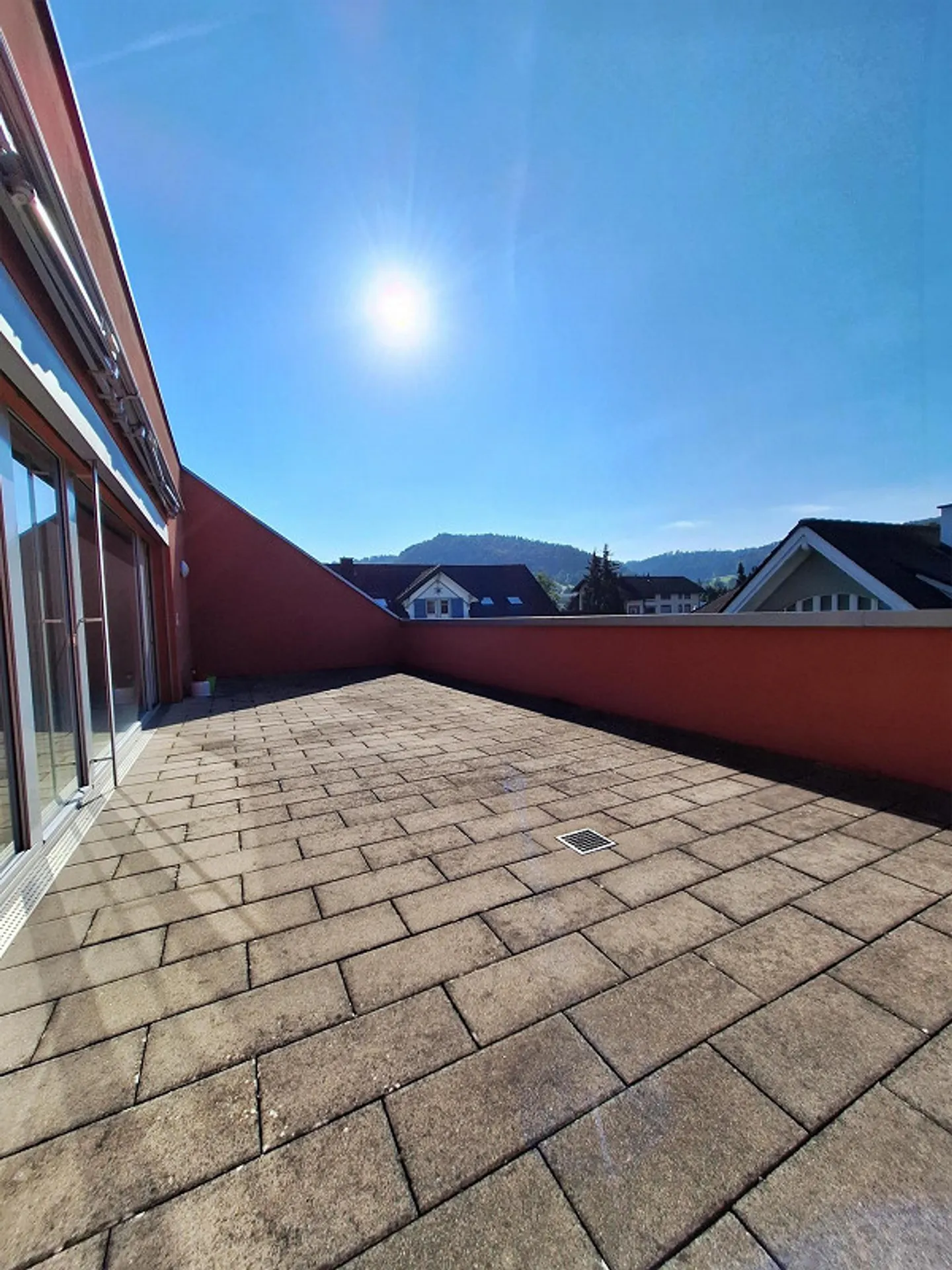 Exklusive und neu renovierte Wohnung mit Weitsicht - Foto 6 von 6