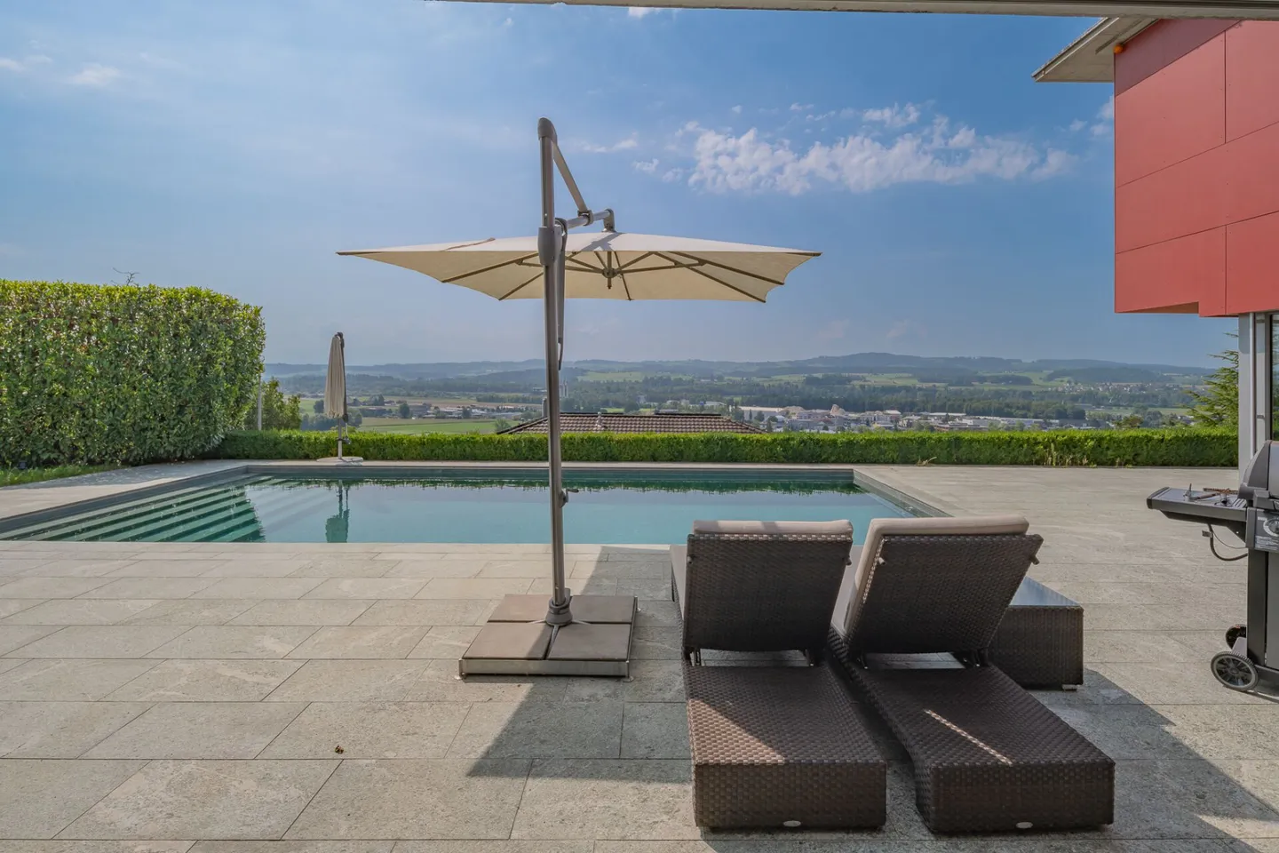 Moderne Villa mit unverbaubarem  180 Grad Blick in die Berge - Foto 1 von 11